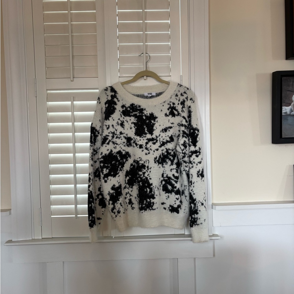 BB Dakota Black and White Patterned Sweater